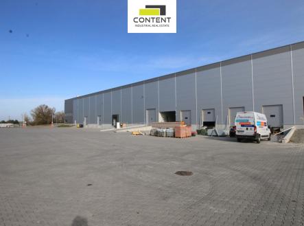Pronájem - skladovací prostor, 860 m²