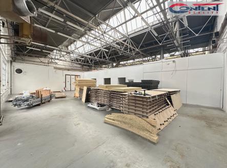 Pronájem - skladovací prostor, 355 m²