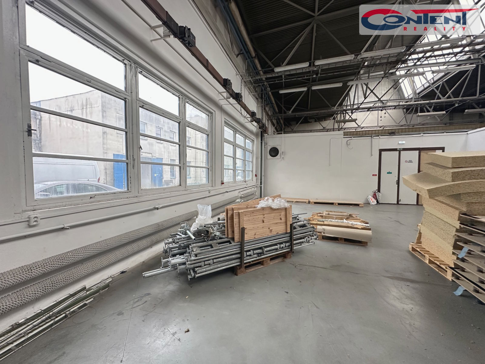 Pronájem skladu, výrobních prostor  355 m², Praha 10 - Hostivař