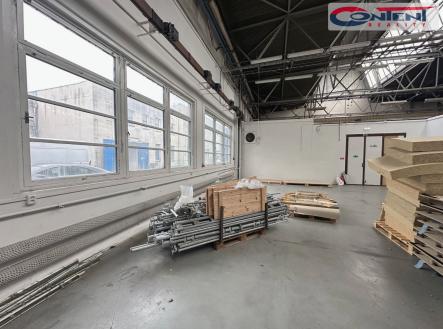 Pronájem - skladovací prostor, 355 m²