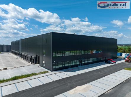 Pronájem - obchodní prostor, 864 m² obrázek