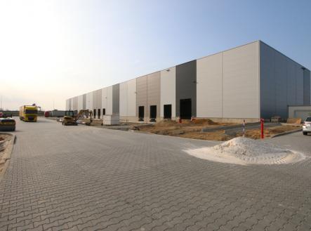 Pronájem - skladovací prostor, 6 800 m²