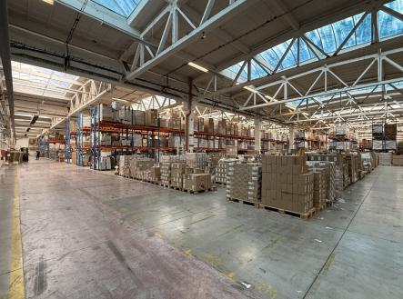 Pronájem - skladovací prostor, 22 300 m²