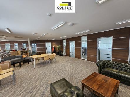 Pronájem - kanceláře, 300 m²