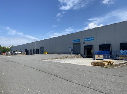 Pronájem - skladovací prostor, 900 m²