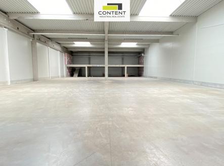 Pronájem - skladovací prostor, 900 m²