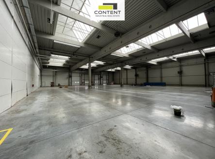 Pronájem - skladovací prostor, 900 m²