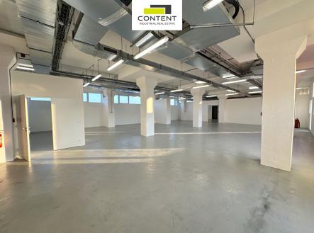 Pronájem - skladovací prostor, 435 m²