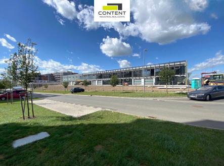 Pronájem - obchodní prostor, 864 m²