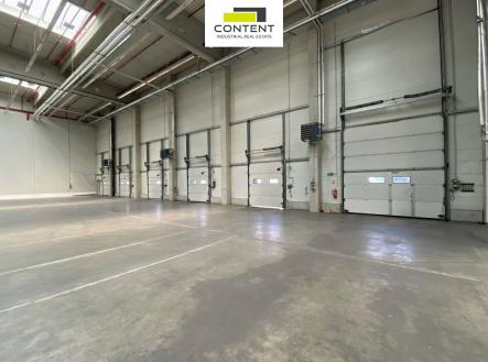 Pronájem - skladovací prostor, 8 135 m²