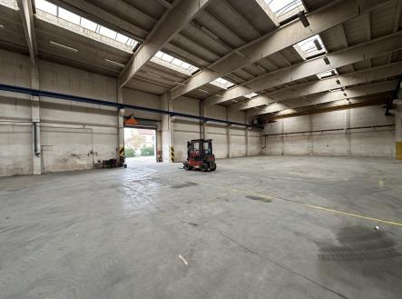 Pronájem - skladovací prostor, 1 200 m²