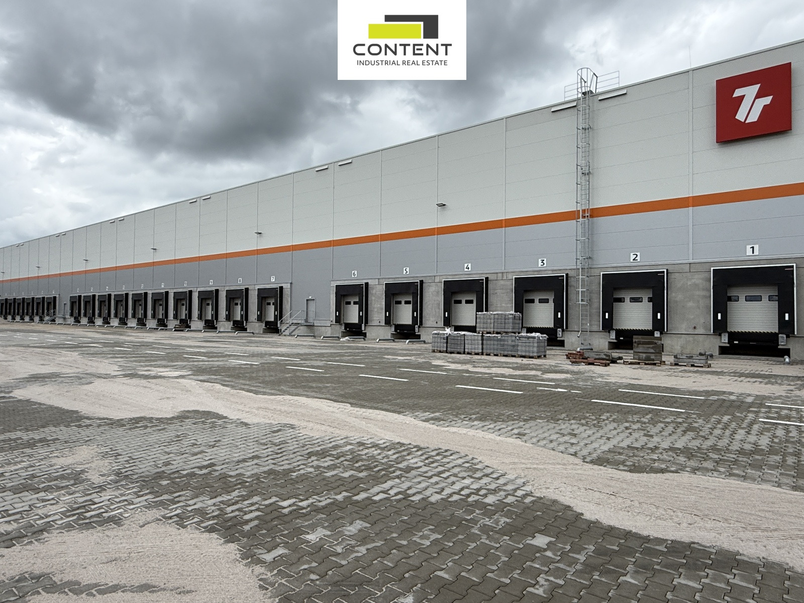 Pronájem skladu, výrobních prostor 15.000 m², Lužec nad Vltavou, D8, okres Mělník