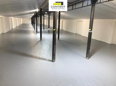 Pronájem - skladovací prostor, 888 m²