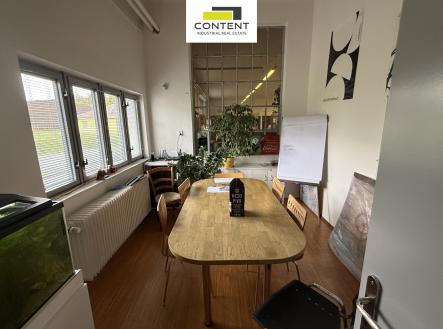 Pronájem - skladovací prostor, 730 m²