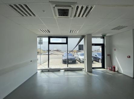 Pronájem - skladovací prostor, 864 m²