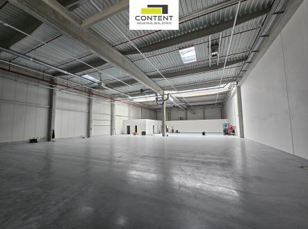 Pronájem - skladovací prostor, 594 m²