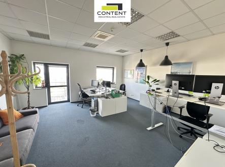 Pronájem - kanceláře, 467 m²