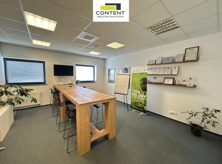 Pronájem - kanceláře, 467 m²