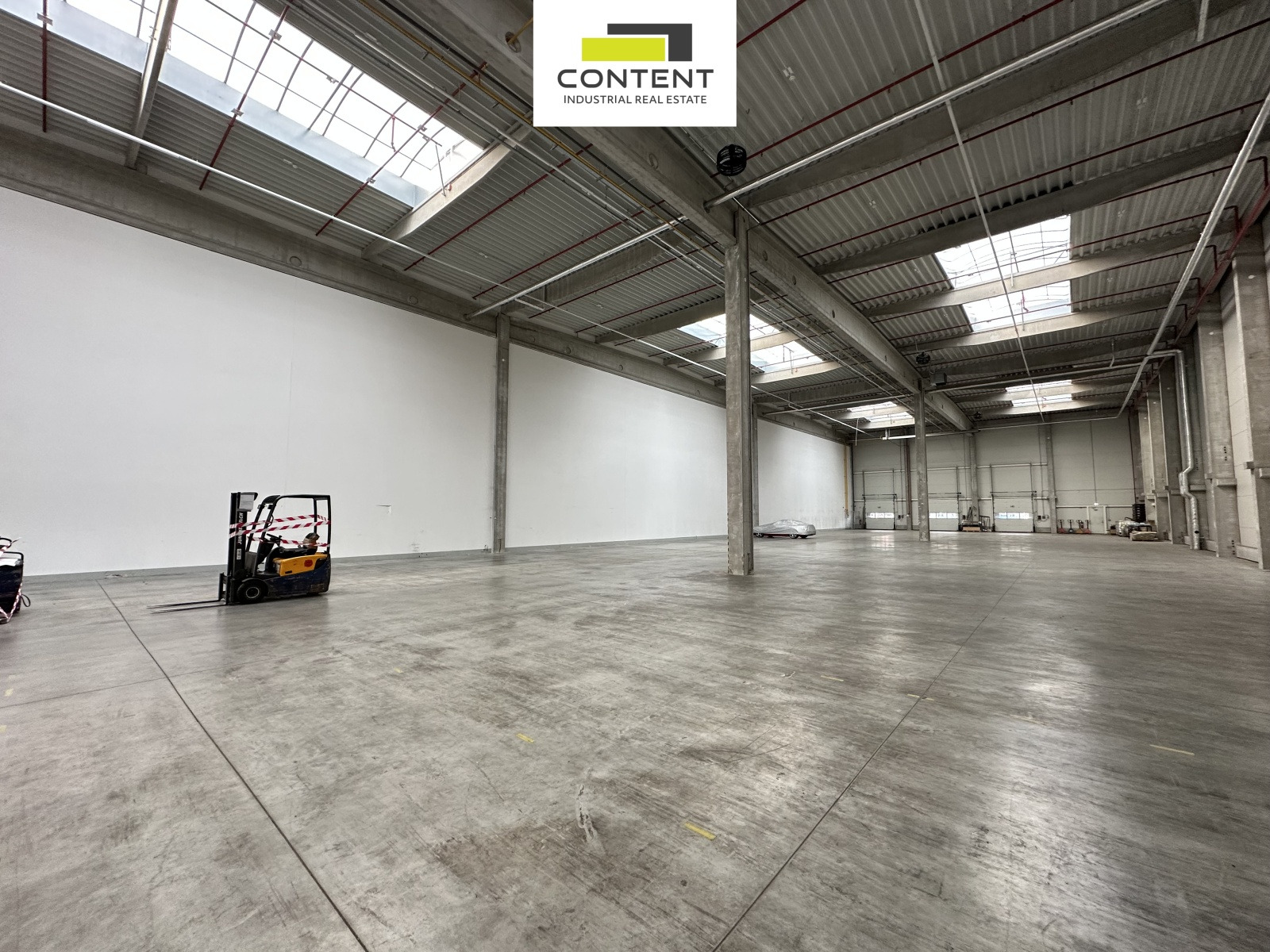 Pronájem novostavby skladu, výrobních prostor 4.859 m², Zápy, Praha-východ, D10