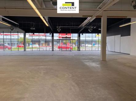 Pronájem - skladovací prostor, 477 m²