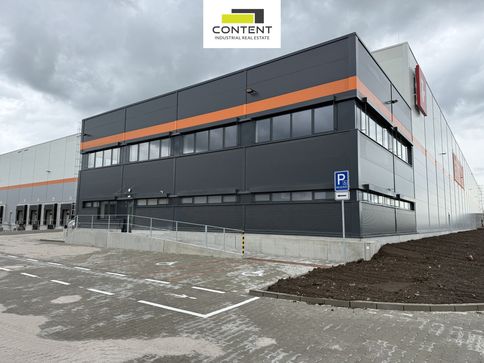 Pronájem skladu, výrobních prostor 11.000 m², Lužec nad Vltavou, D8, okres Mělník
