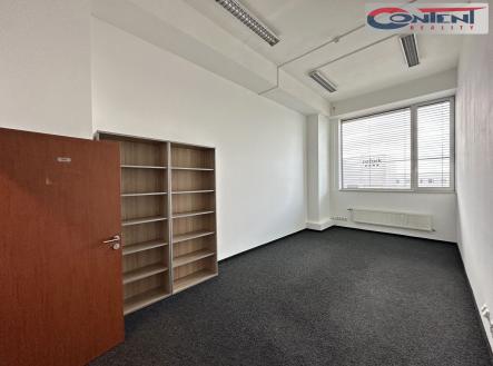 Pronájem - kanceláře, 351 m²