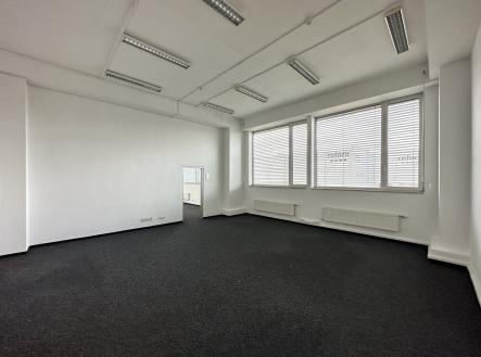 Pronájem - kanceláře, 186 m²