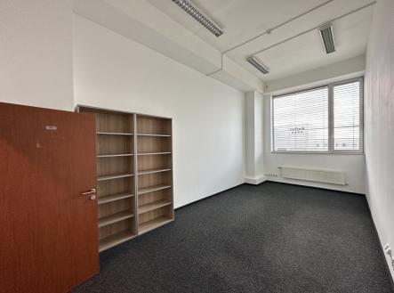 Pronájem - kanceláře, 186 m²