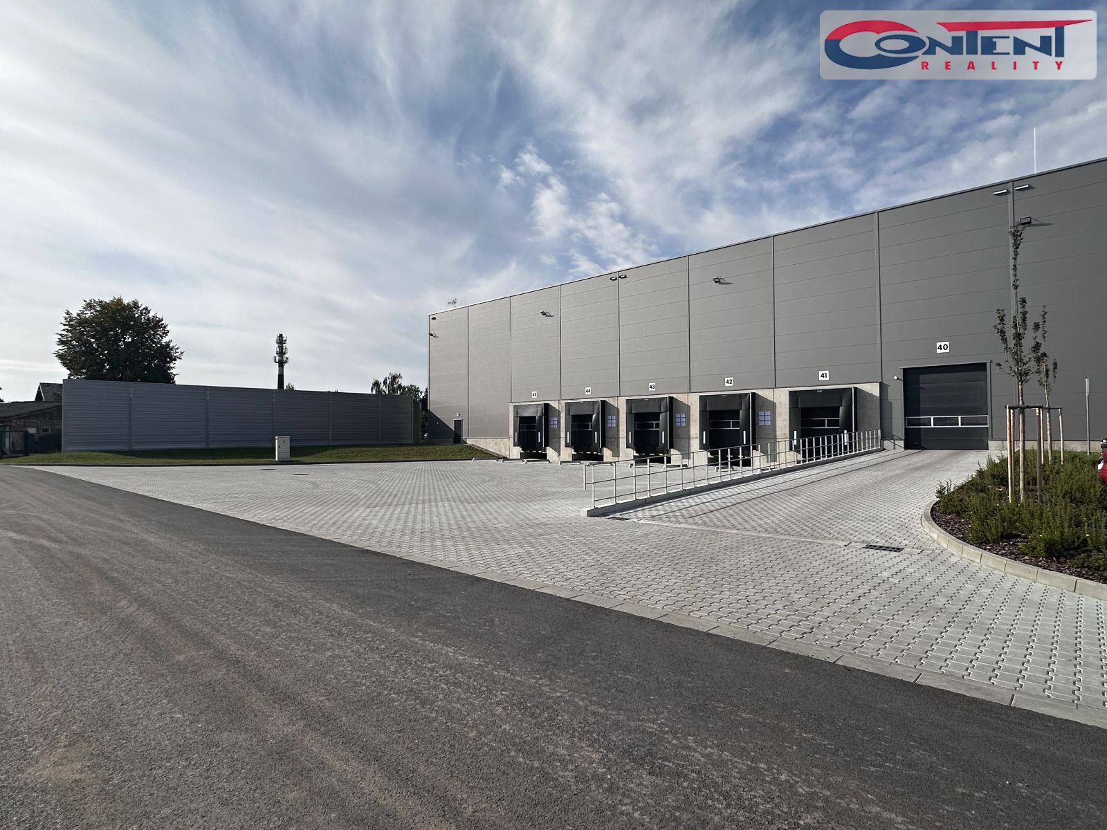 Pronájem skladu / výrobních prostor 7.600 m², Pardubice
