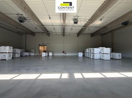 Pronájem - skladovací prostor, 875 m²