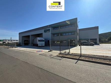 Pronájem - skladovací prostor, 875 m²