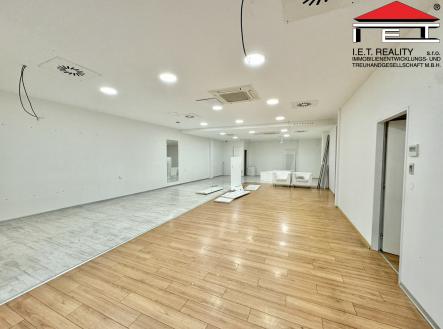 Pronájem - obchodní prostor, 450 m²
