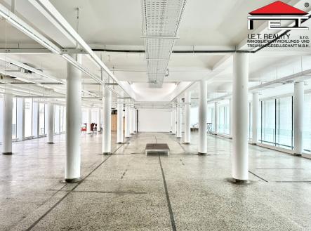 2 | Pronájem - obchodní prostor, 669 m²