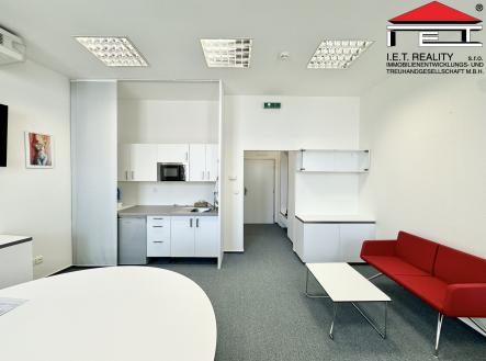 3 | Pronájem - kanceláře, 32 m²