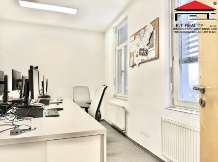 Pronájem - kanceláře, 269 m²
