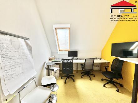 Pronájem - kanceláře, 269 m²