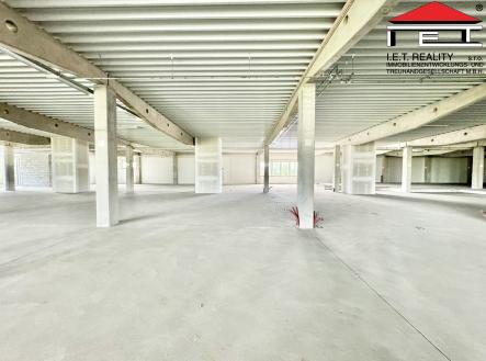 3 | Pronájem - obchodní prostor, 589 m²