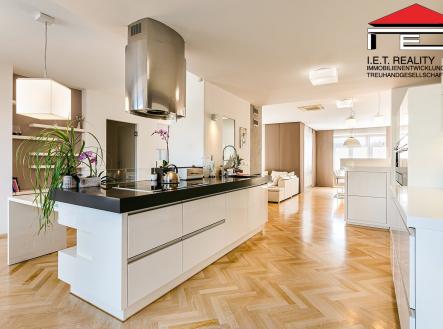 37 | Prodej - nájemní dům, 332 m²