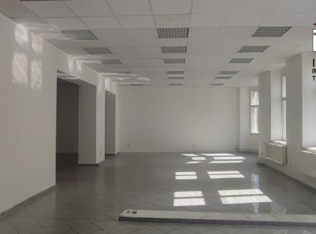 Pronájem - kanceláře, 233 m²