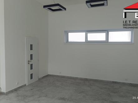 IMG_20250625_104955 | Pronájem - obchodní prostor, 33 m²