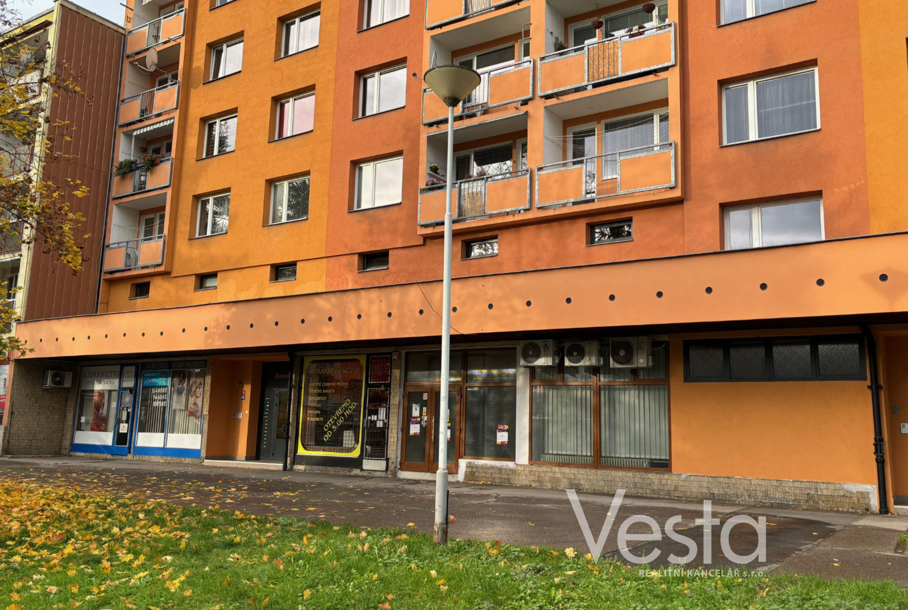 Nebytový prostor – 100 m2 s výlohami k pronájmu