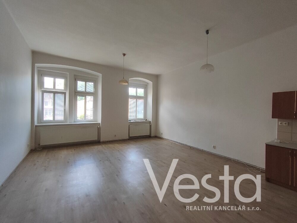 Pronájem prostorného bytu 2+kk s výhledem na Masarykovo náměstí