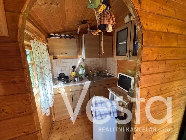 Zahrada s rekreační chatkou v obci Huntířov