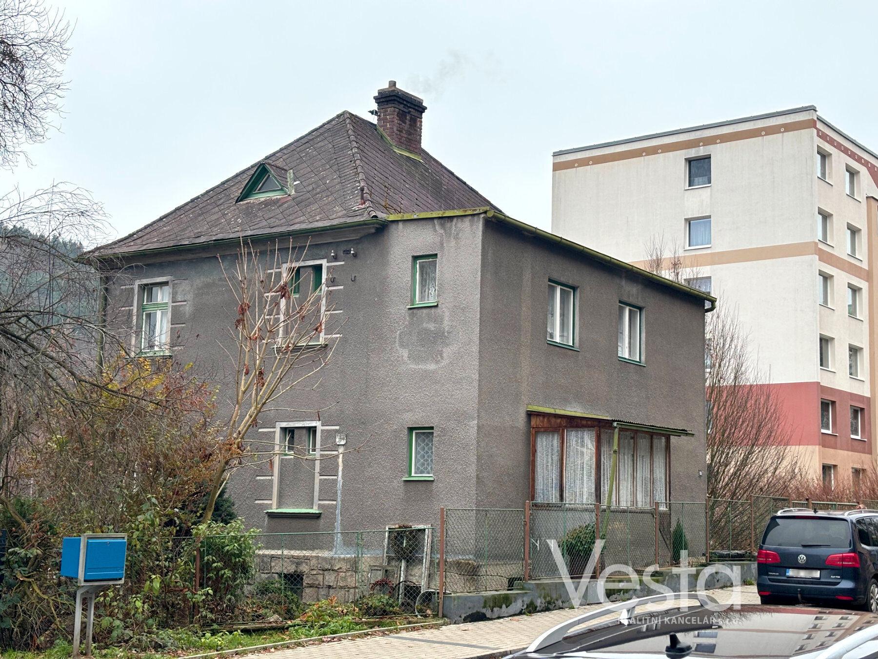 Rodinný dům se zahradou a garáží