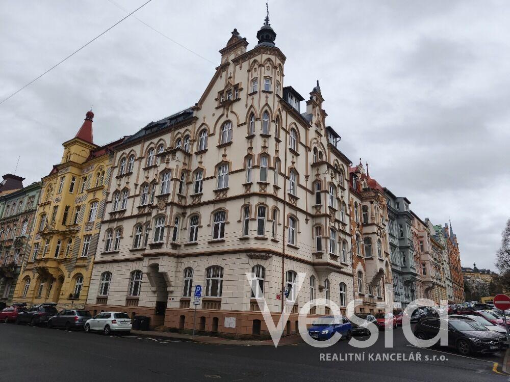 Hezký byt 2+1 s vestavěným patrem a terasou v centru Děčína I