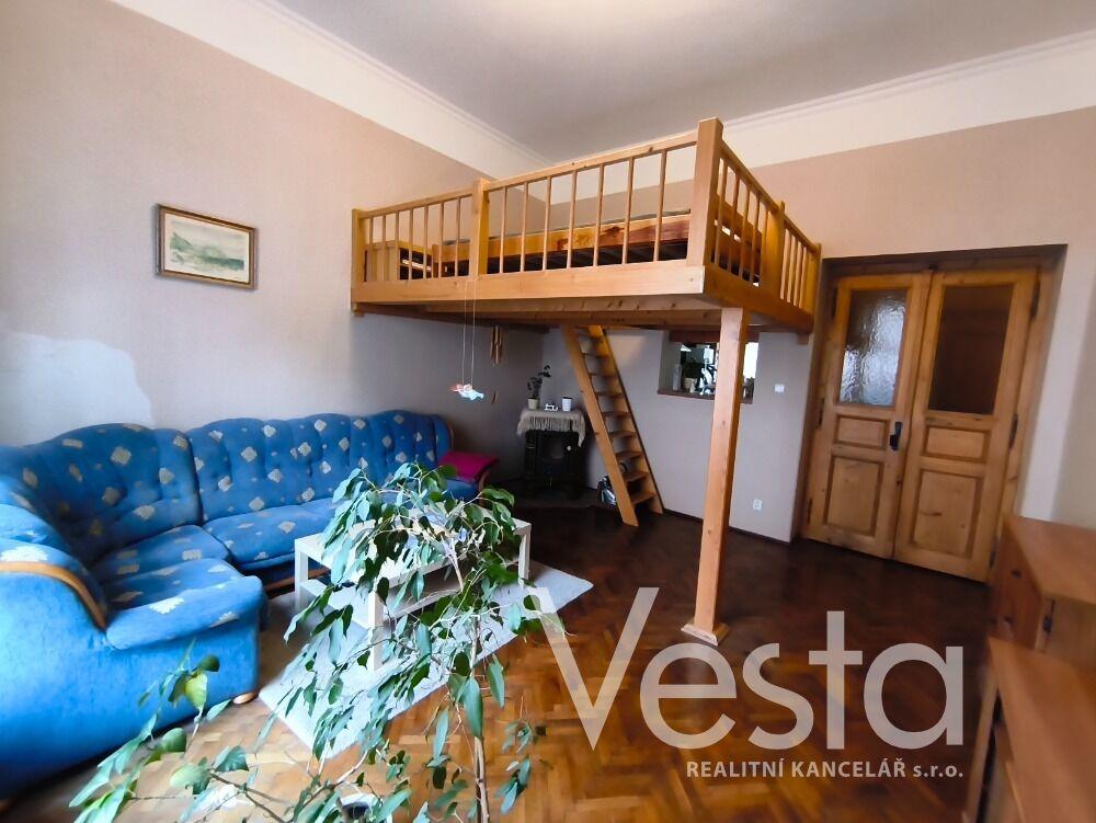 Hezký byt 2+1 s vestavěným patrem a terasou v centru Děčína I