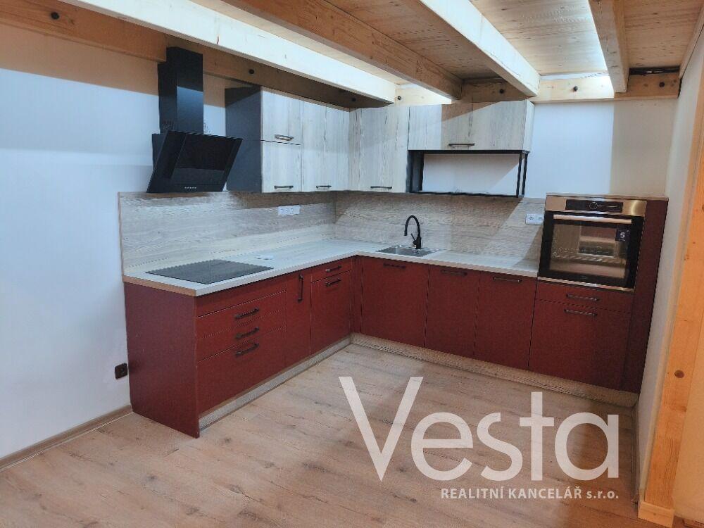 Krásný byt 3+kk s vestavěným patrem v nově zrekonstruovaném domě v centru Děčína I