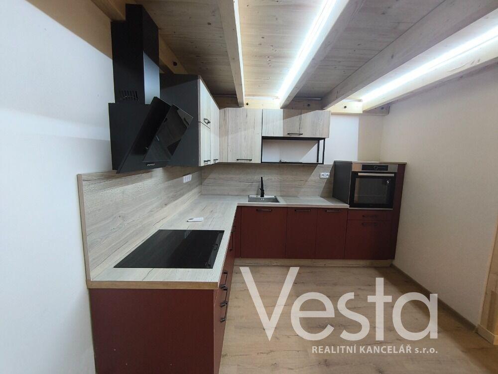 Krásný byt 3+kk s vestavěným patrem v nově zrekonstruovaném domě v centru Děčína I