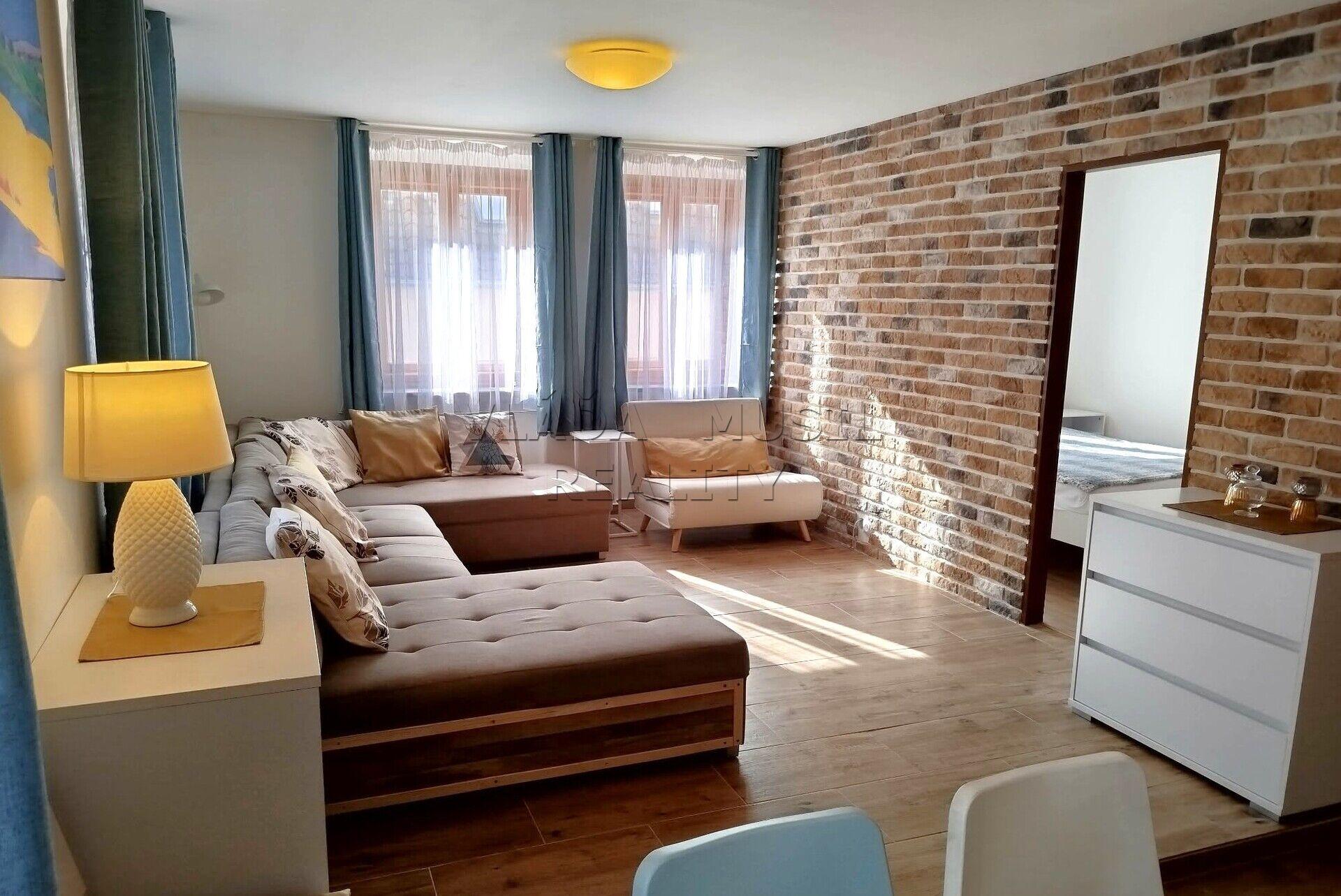 Nájem zrekonstruovaného zařízeného bytu 2+kk, Kácov, okres Kutná Hora.