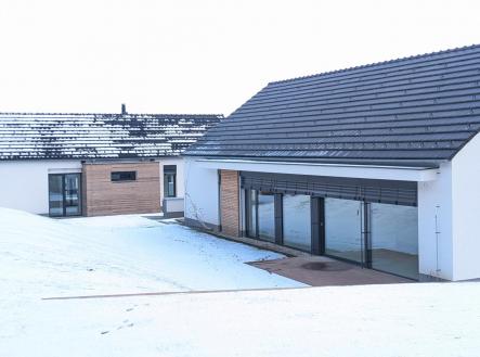 PXL_20251127_125020946.MP a.jpg | Prodej - dům/vila, 210 m²